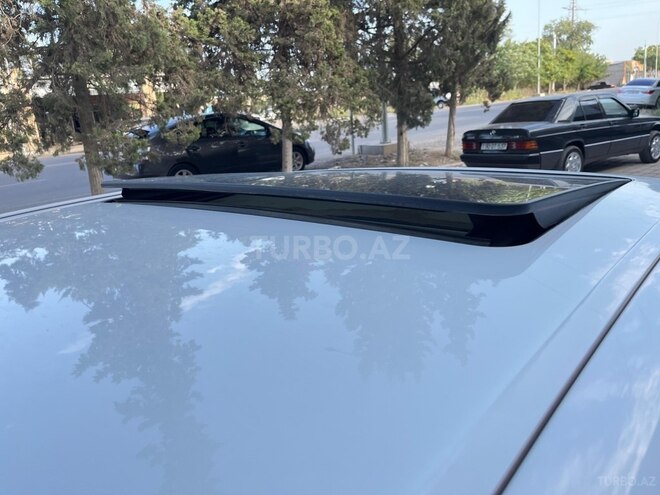 Mercedes E 240 2001, 289,000 km - 2.6 l - Salyan