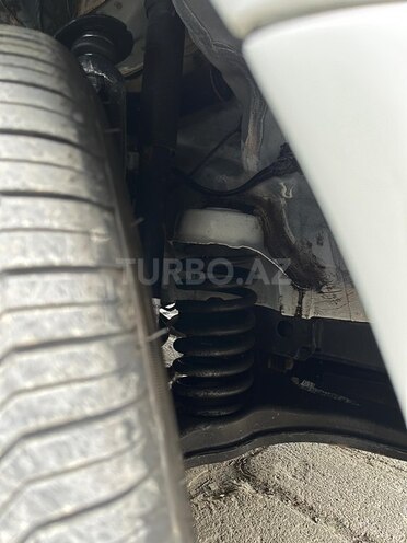 Mercedes E 240 2001, 289,000 km - 2.6 l - Salyan