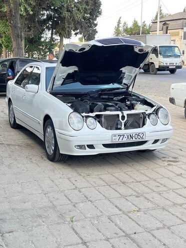 Mercedes E 240 2001, 289,000 km - 2.6 l - Salyan