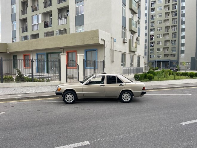 Mercedes 190-4