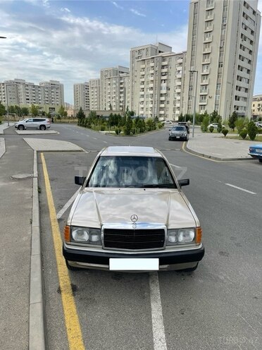Mercedes 190-1