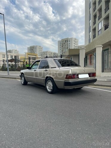 Mercedes 190-5