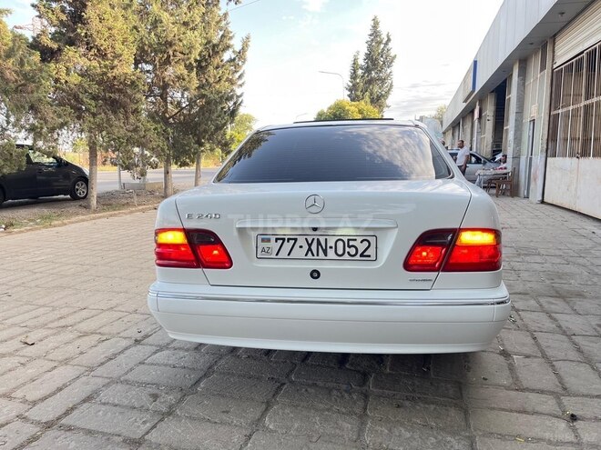 Mercedes E 240 2001, 289,000 km - 2.6 l - Salyan