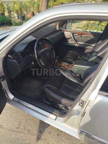 Mercedes E 280 2000, 300,000 km - 2.8 л - Bakı