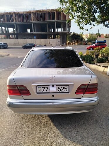 Mercedes E 280 2000, 300,000 km - 2.8 л - Bakı