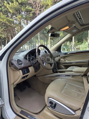 Mercedes GL 550-12
