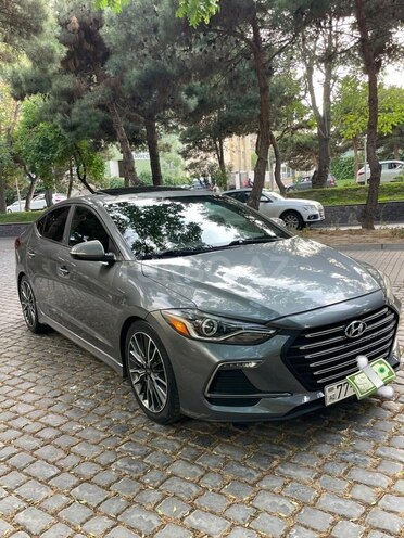 Hyundai Elantra-1