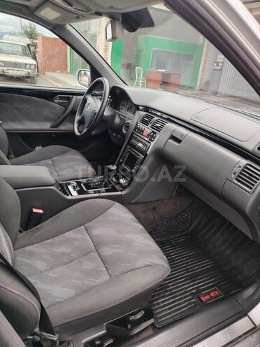 Mercedes E 270 2001, 365,000 km - 2.7 l - Lənkəran