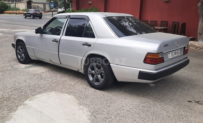 Mercedes E 200 1991, 326,000 km - 2.0 l - Bakı