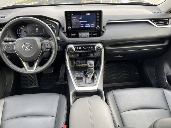 Toyota RAV4-8
