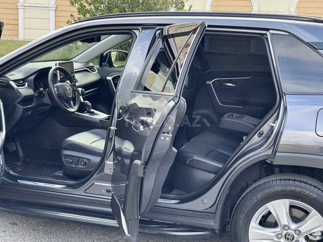 Toyota RAV4-12