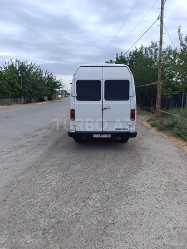 Mercedes 208 D 1991, 120,035 km - 2.5 л - Salyan