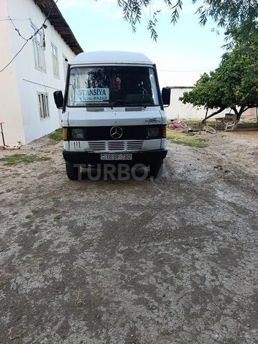 Mercedes 208 D 1991, 120,035 km - 2.5 л - Salyan