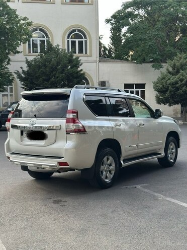 Toyota Land Cruiser Prado-4