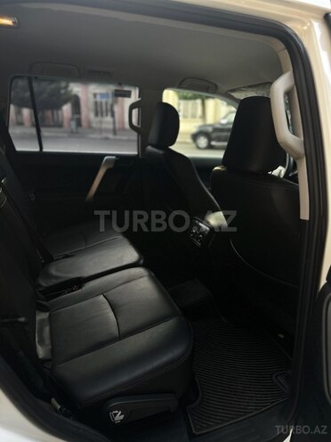 Toyota Land Cruiser Prado-12
