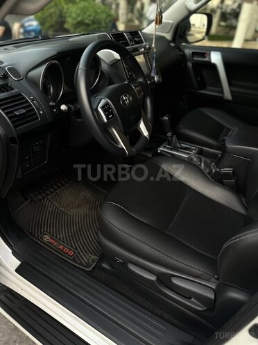 Toyota Land Cruiser Prado-8