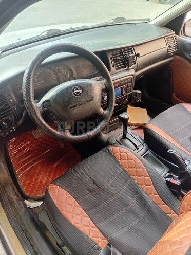 Opel Vectra-4
