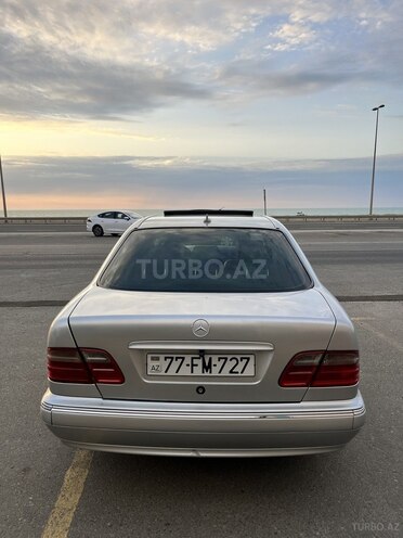 Mercedes E 280 1999, 300,000 km - 2.8 l - Bakı