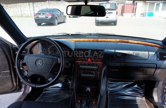 Mercedes C 240 1999, 260,000 km - 2.4 l - Beyləqan