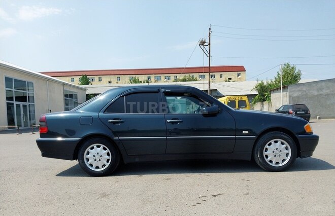 Mercedes C 240 1999, 260,000 km - 2.4 l - Beyləqan