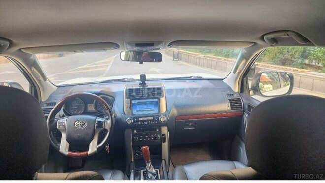 Toyota Land Cruiser Prado-5