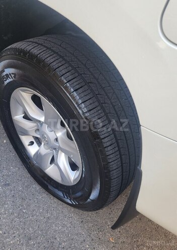 Toyota Land Cruiser Prado-8