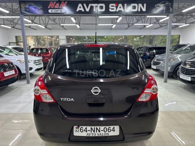 Nissan Tiida-5