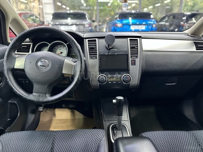 Nissan Tiida-9