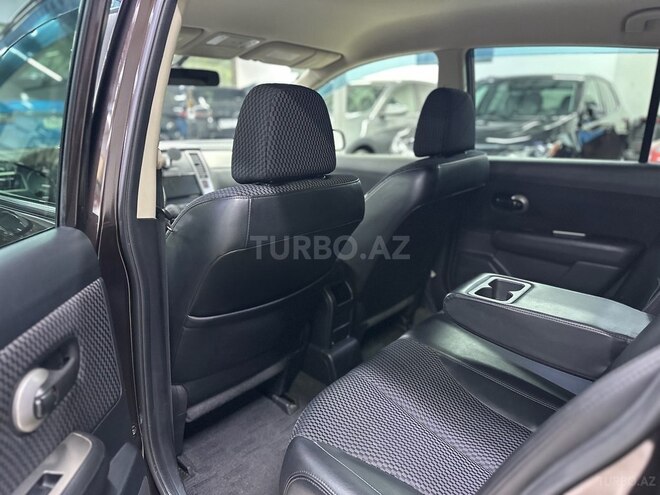 Nissan Tiida-11