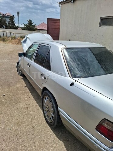 Mercedes E 220 1994, 390,000 km - 2.2 l - Bakı