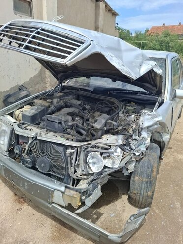 Mercedes E 220 1994, 390,000 km - 2.2 l - Bakı