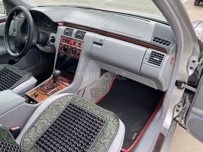 Mercedes E 240 2000, 278,000 km - 2.4 l - Bakı