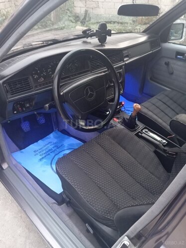 Mercedes 190-18