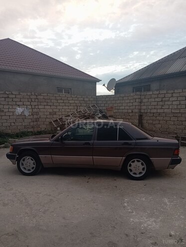 Mercedes 190-2