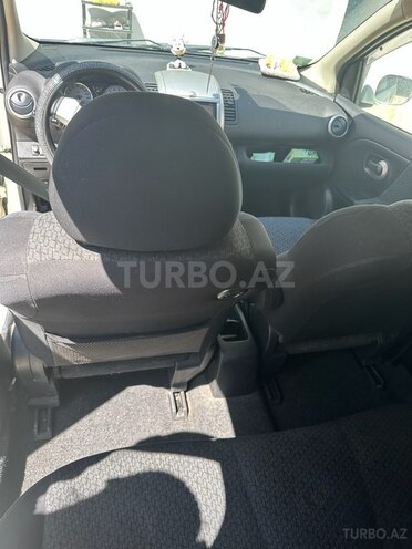 Nissan Note-7