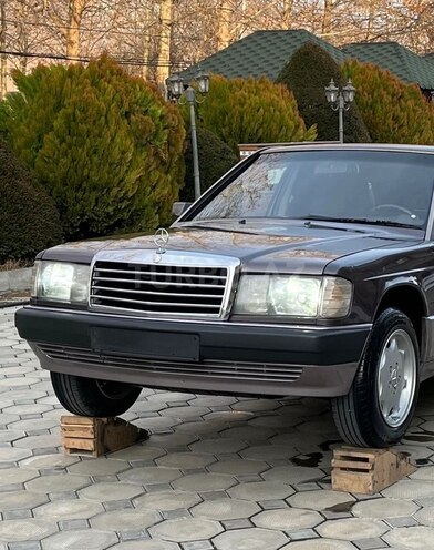 Mercedes 190-20