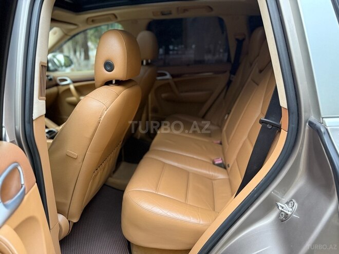 Porsche Cayenne-8