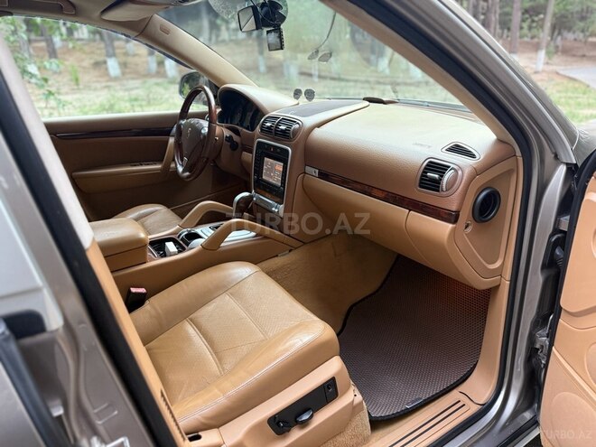 Porsche Cayenne-13