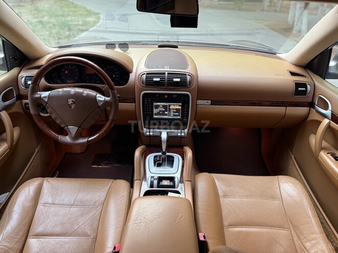Porsche Cayenne-12