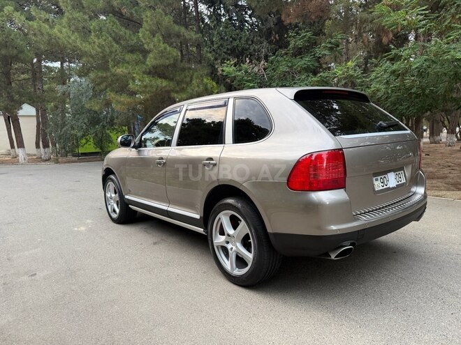 Porsche Cayenne-16