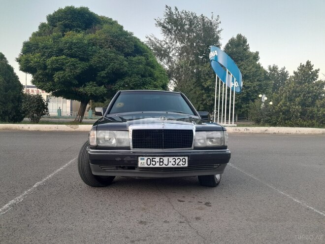 Mercedes 190 1989, 235,486 km - 2.0 л - Qazax