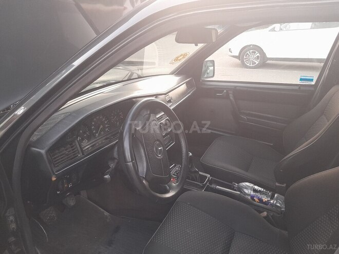 Mercedes 190 1989, 235,486 km - 2.0 л - Qazax