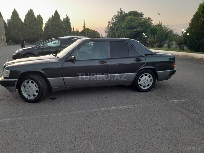 Mercedes 190 1989, 235,486 km - 2.0 л - Qazax