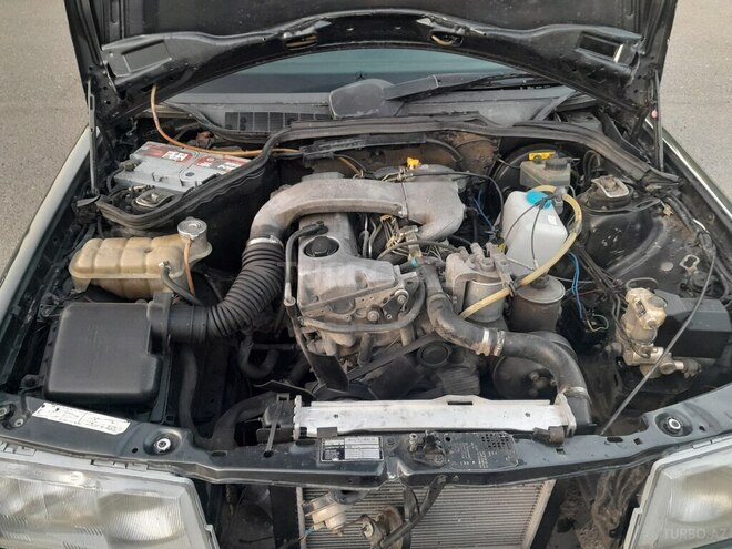 Mercedes 190 1989, 235,486 km - 2.0 л - Qazax