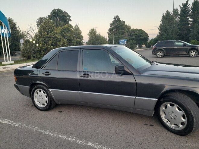 Mercedes 190 1989, 235,486 km - 2.0 л - Qazax