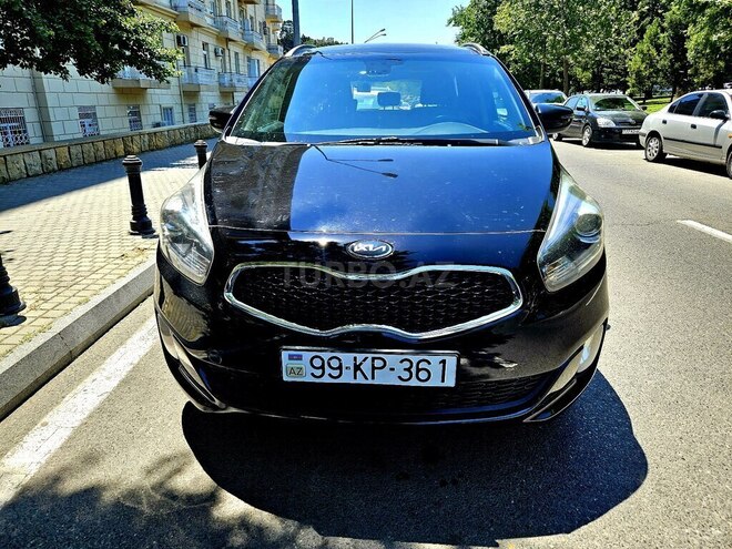Kia Carens-1