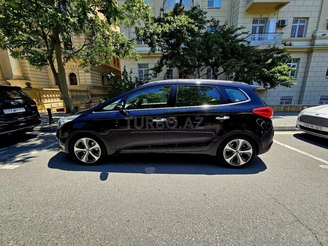 Kia Carens-2