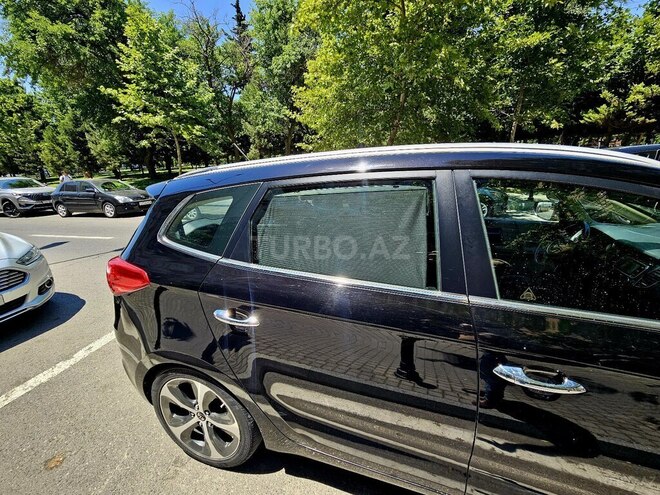 Kia Carens-6