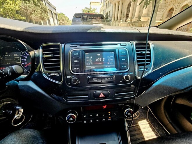 Kia Carens-7