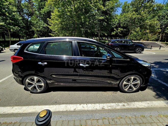 Kia Carens-4